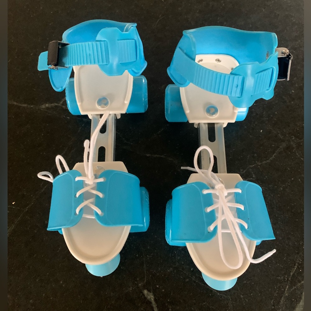 LINDBES | Child Size Adjustable Double Row Skates - Picture 1 of 7